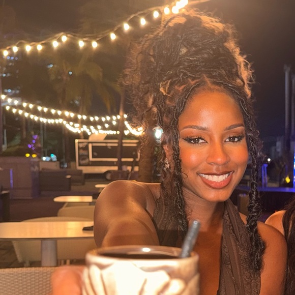 Meet your Posher, Neisha - Picture 3 of 3